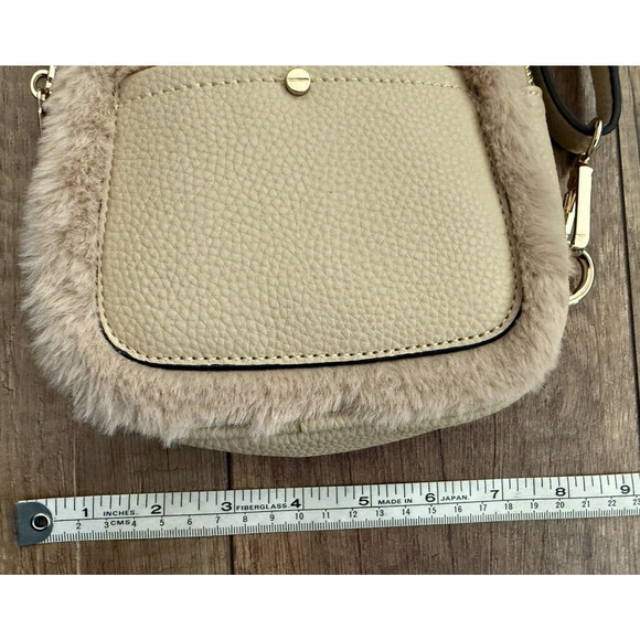 Anthropologie Mali + Lili Gwen Faux Fur Woven Sling/Crossbody Bag Tan/Beige NWT - Picture 15 of 16